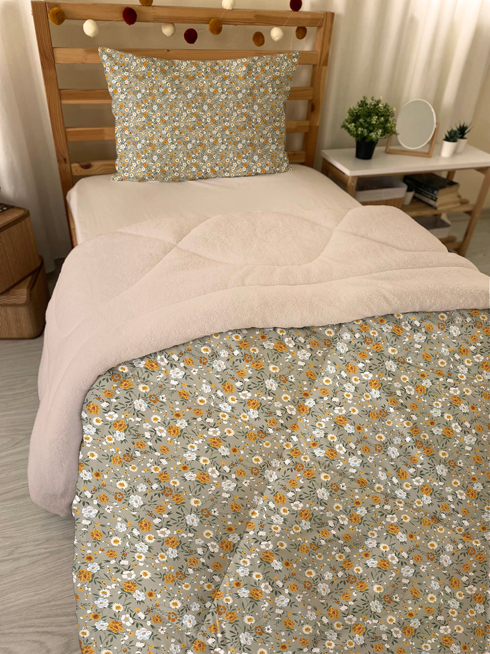 Evmila Little Flowers Patterned Plush Sleeping Set (Beige Plush)