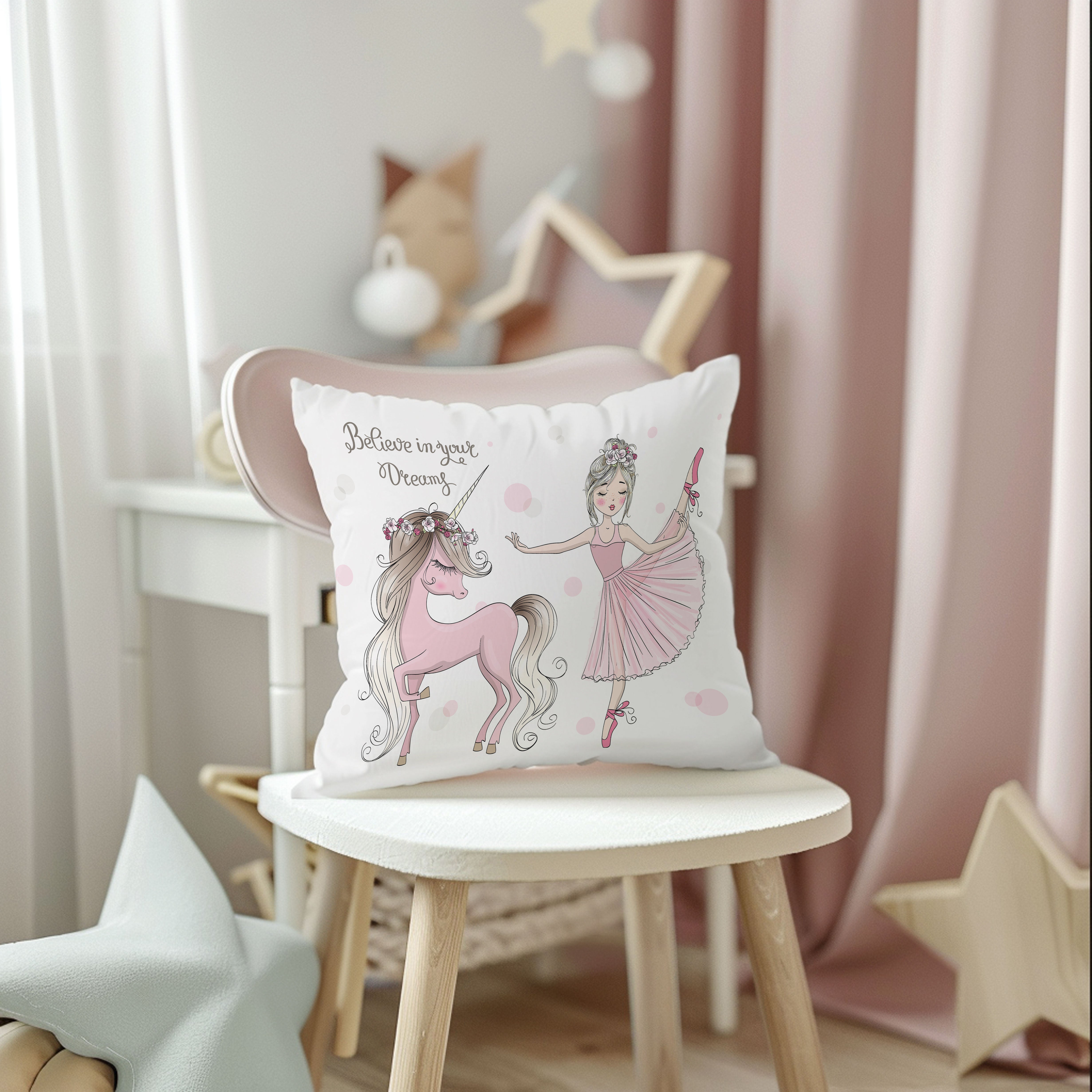 Evmila Unicorn ve Balerin Kız Desenli Kırlent Kılıfı
