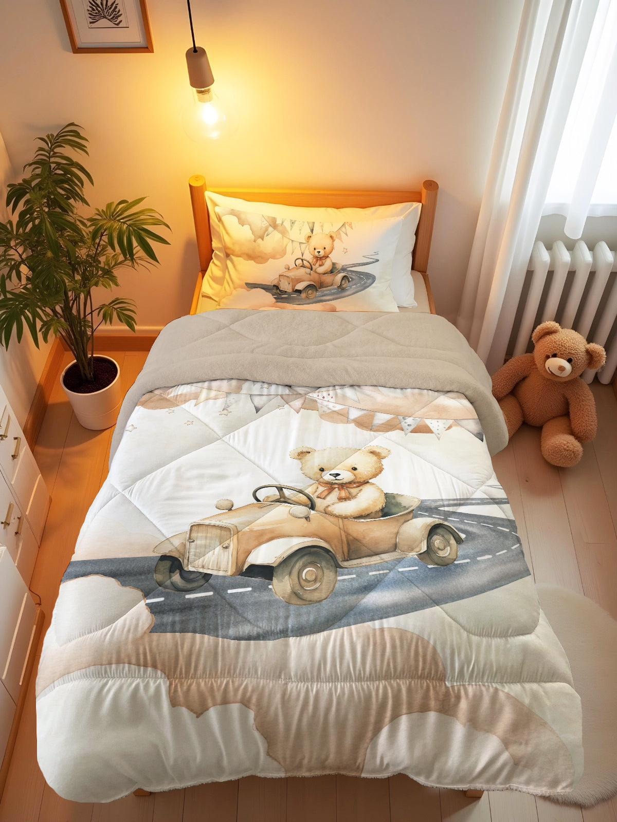 Evmila Yarışçı Ayıcık Desenli Peluş Uyku Seti (Bej Peluş)