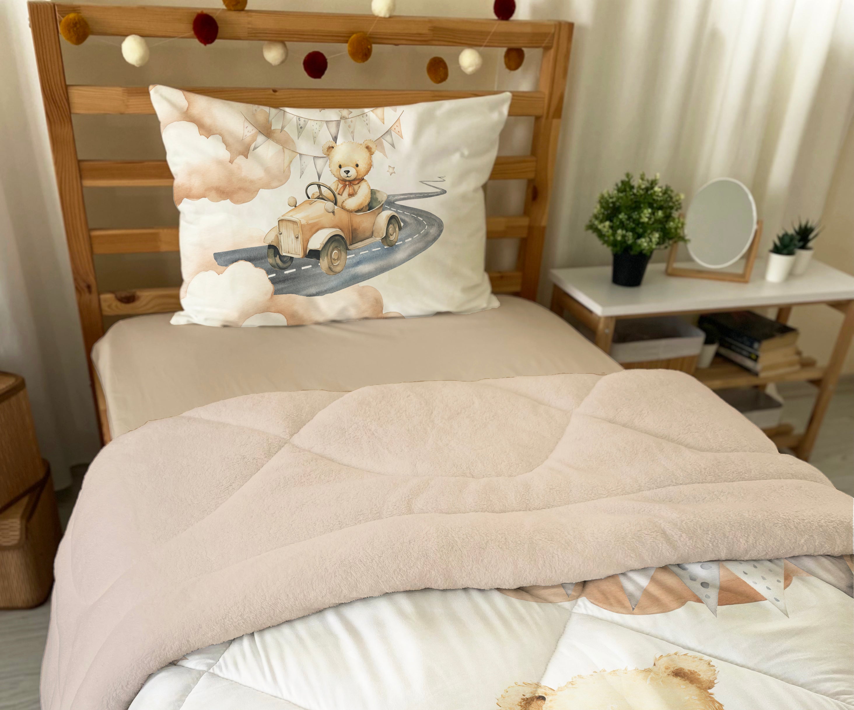 Evmila Yarışçı Ayıcık Desenli Peluş Uyku Seti (Bej Peluş)