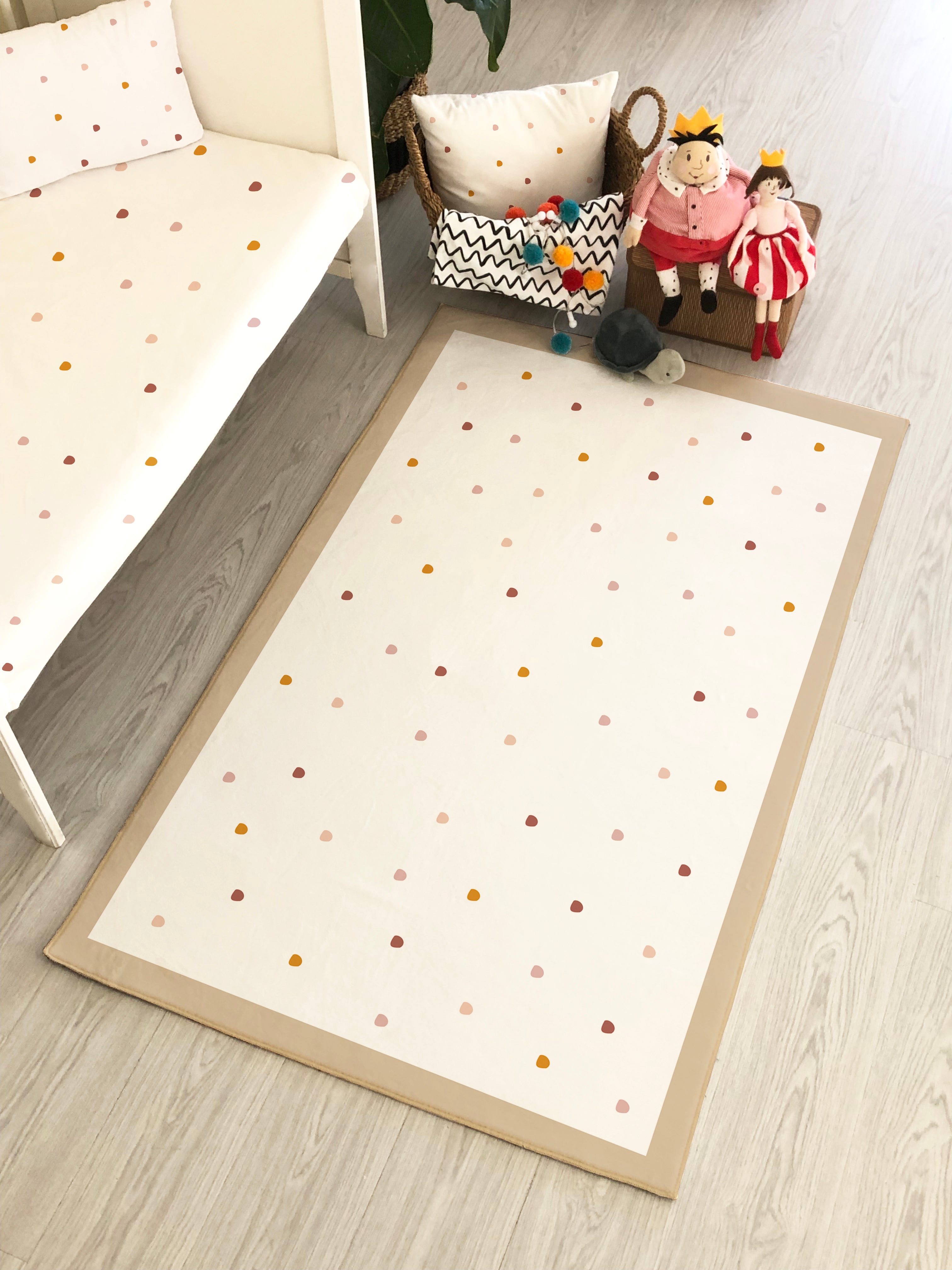 Evmila Soft Renkli Puantiyeler Desenli Çocuk Halısı