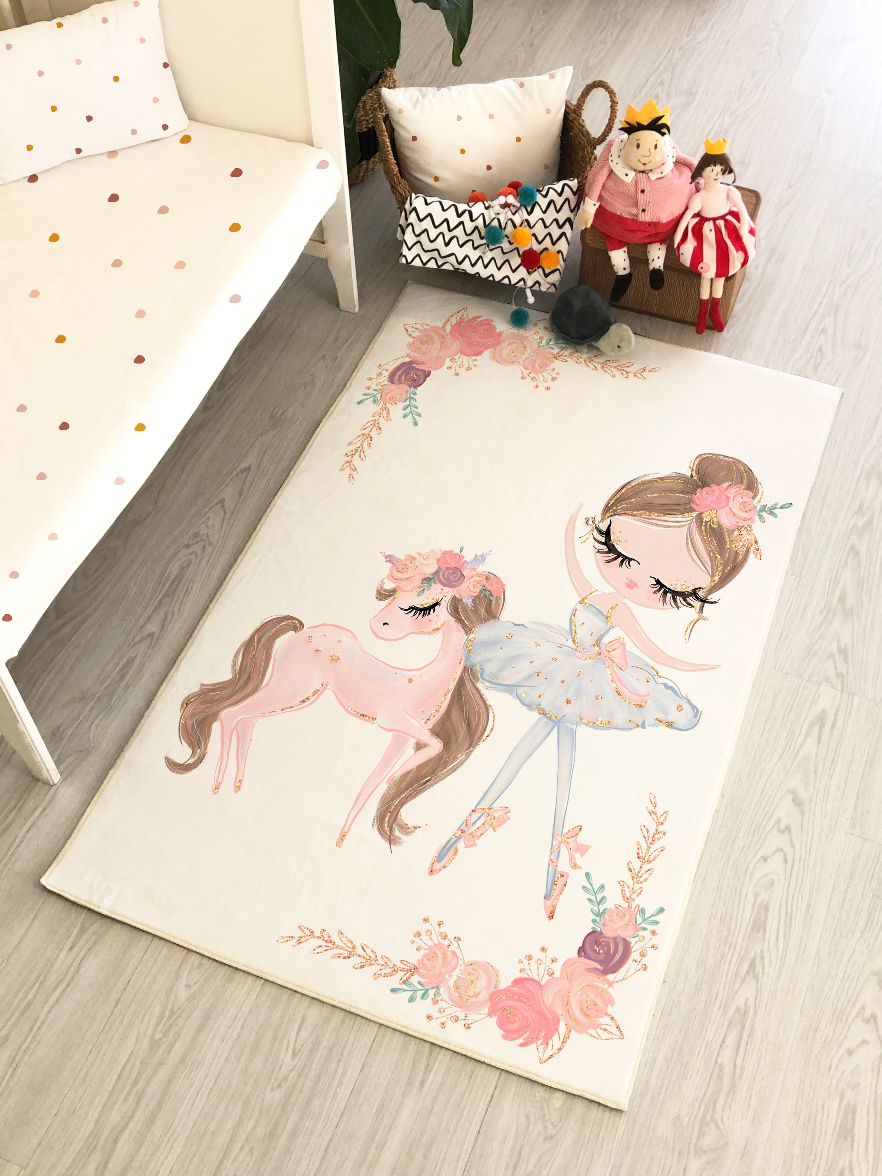Evmila Çiçekli Unicorn ve Prenses Kız Desenli Çocuk Halısı